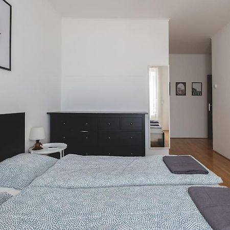 ブダペストBright Downtown Balcony Retreatアパートメント エクステリア 写真
