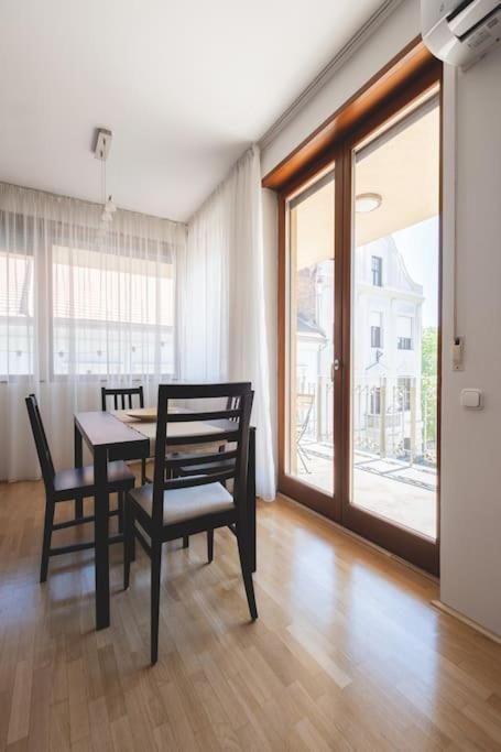 ブダペストBright Downtown Balcony Retreatアパートメント エクステリア 写真