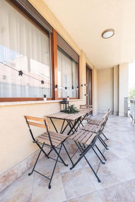 ブダペストBright Downtown Balcony Retreatアパートメント エクステリア 写真