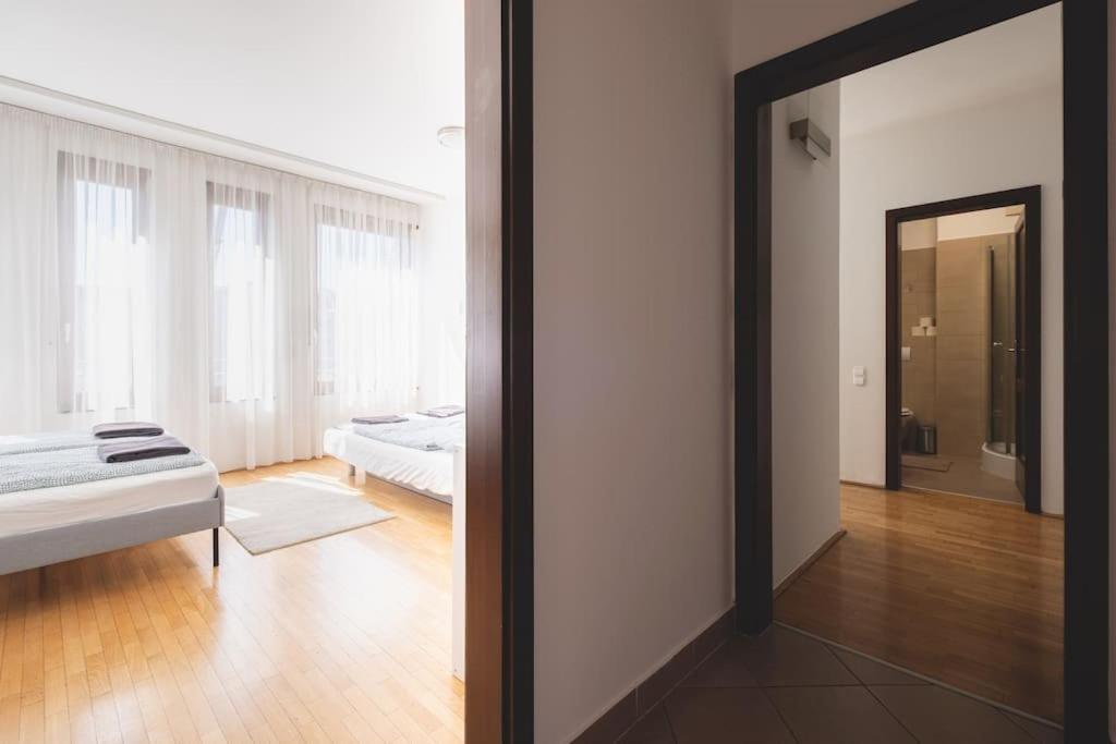 ブダペストBright Downtown Balcony Retreatアパートメント エクステリア 写真