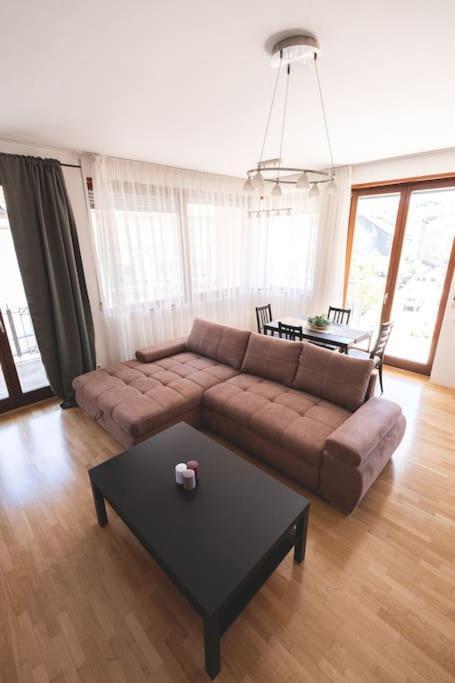 ブダペストBright Downtown Balcony Retreatアパートメント エクステリア 写真