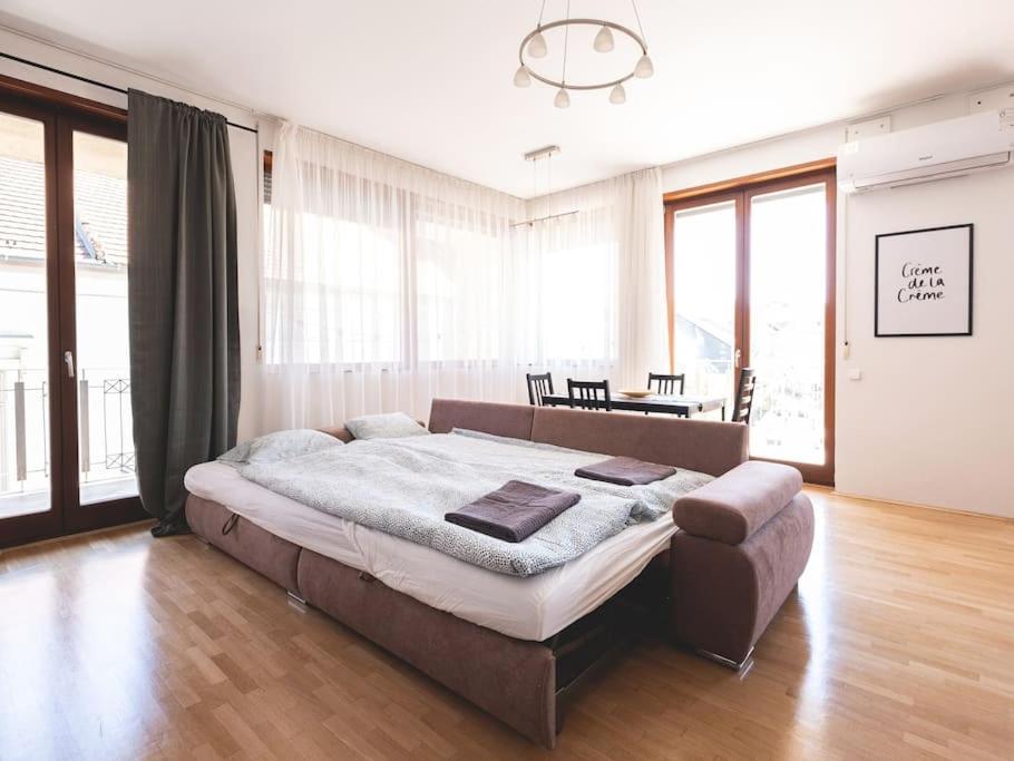 ブダペストBright Downtown Balcony Retreatアパートメント エクステリア 写真